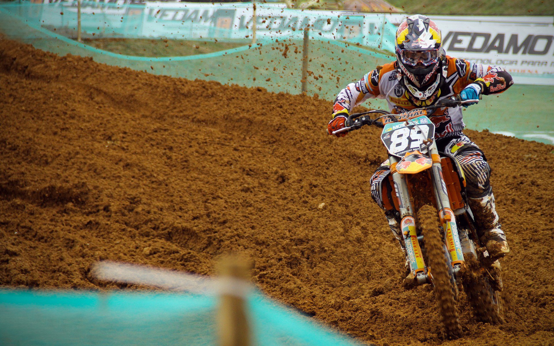 JDG教练组进行战术数据科学化培训